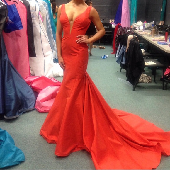 Jovani Evening Gown. Size 0 - Picture 4 of 4